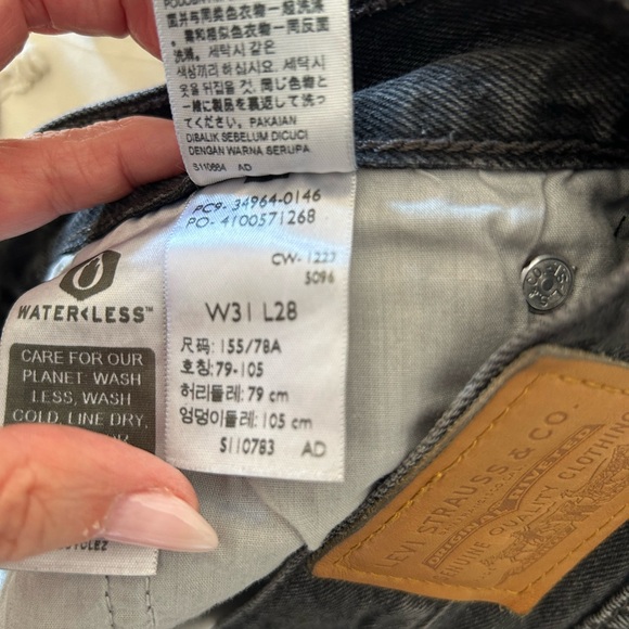 Women Levi’s Wedgie Straight Black Jeans with Ripped Detail - Picture 13 of 13